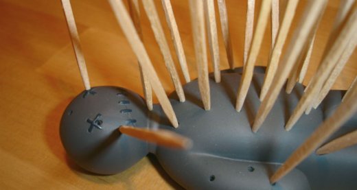 Voodoo stojánek na párátka - šedý