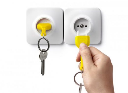 Držák na klíče s klíčenkou Qualy Unplug - žlutý