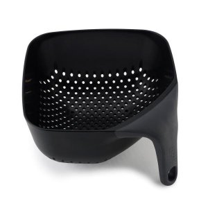 Kubický cedník JOSEPH JOSEPH Square Colander™- střední/černý