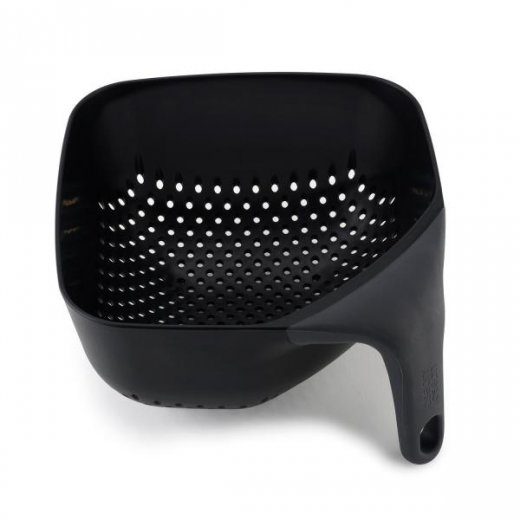 Kubický cedník JOSEPH JOSEPH Square Colander™- střední/černý