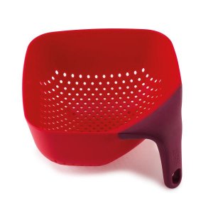 Kubický cedník JOSEPH JOSEPH Square Colander™-střední/červený