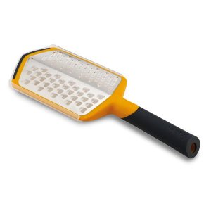 Struhadlo JOSEPH JOSEPH Twist Grater™, oranžové