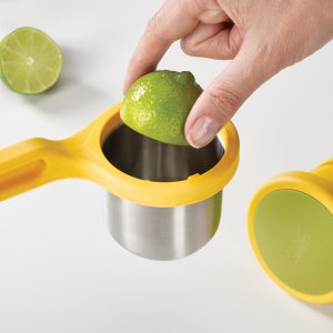 Odšťavňovač JOSEPH JOSEPH Helix™ Citrus Juicer