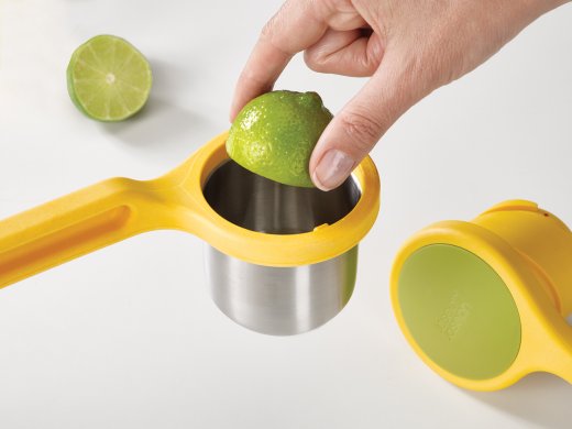Odšťavňovač JOSEPH JOSEPH Helix™ Citrus Juicer