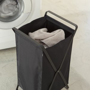 Skládací koš na prádlo Yamazaki Tower Laundry Basket, černý