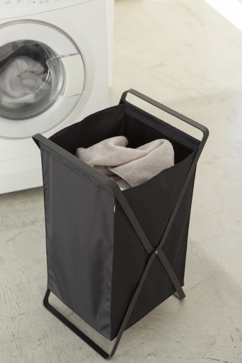 Skládací koš na prádlo Yamazaki Tower Laundry Basket, černý