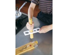 Odměrka na špagety Yamazaki Tower Pasta Measure, bílá