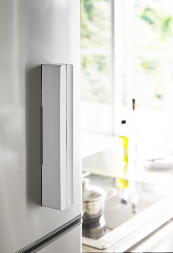 Magnetický držák na kuchyňské fólie Yamazaki Tower Wrap Case, bílý