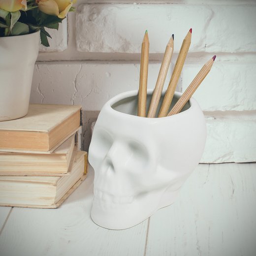 Keramický stojan na pera a tužky BALVI Skull, bílý