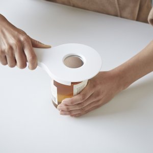 Otvírák zavařovacích sklenic a plechovek Yamazaki Tower, bílý