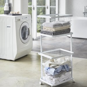 Vozík na koše s prádlem Yamazaki Tower Laundry Wagon, bílý