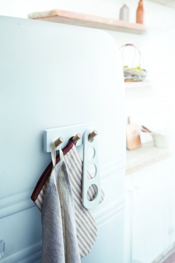 Magnetický věšák na utěrky, chňapky, kuchyňské nástroje Yamazaki Tosca