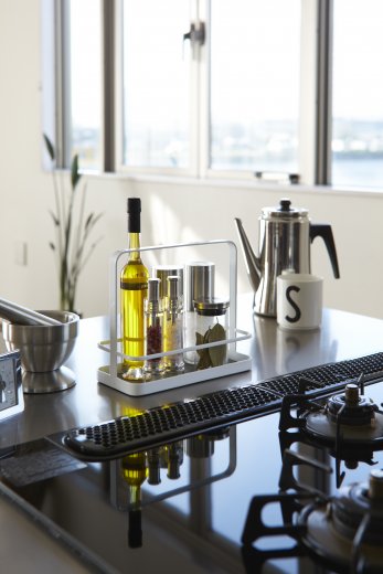 Kuchyňský stojan na dochucovací ingredience Yamazaki Tower Seasoning Rack, bílý