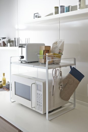Nastaviteľná kuchyňská police YAMAZAKI Tower Counter Organizer, 47,5-75cm, bílá