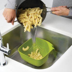 Cedník JOSEPH JOSEPH Square Colander ™ - velký/zelený