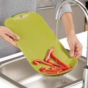 Deska na krájení s cedníkem JOSEPH JOSEPH Chop & Drain ™, zelená