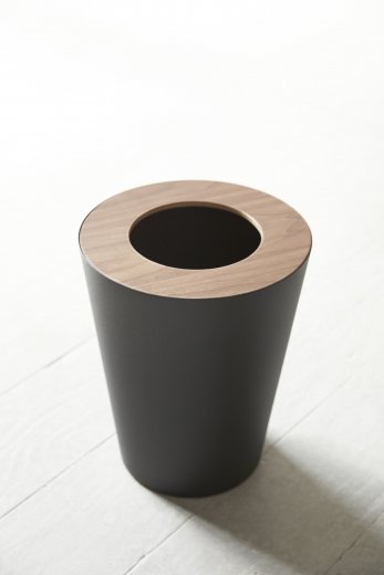 Odpadkový koš Yamazaki Rin Round, tmavý (kov, dřevo)