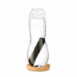 Karafa na vodu s binchotanem a pohárkem Eau Good, 800ml